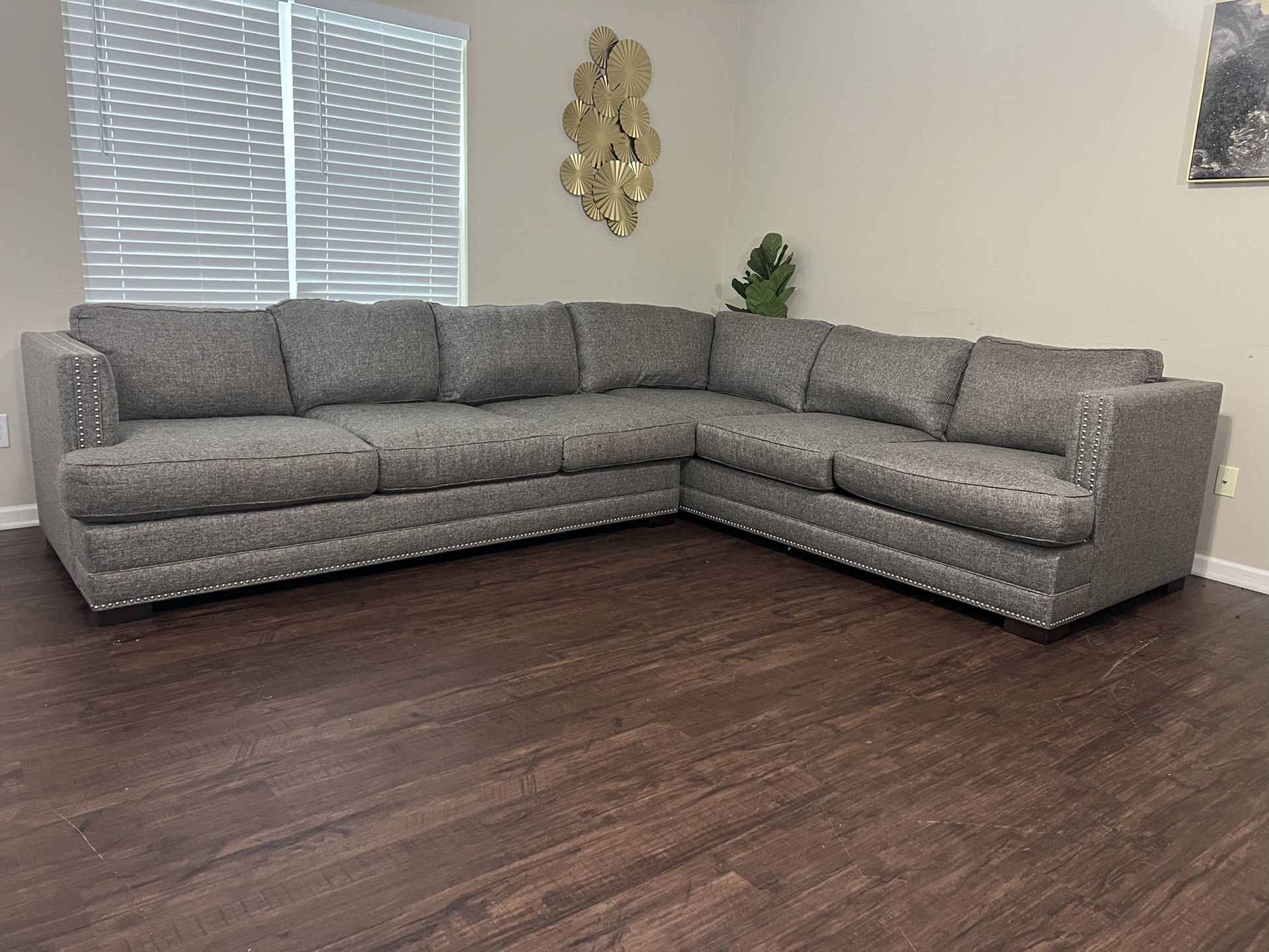 Cindy Crawford Nail Head trim Sectional (Free Delivery!) Like New!