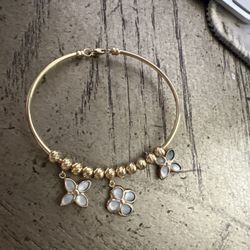 14k Gold Bracelet With Flowers Charm 