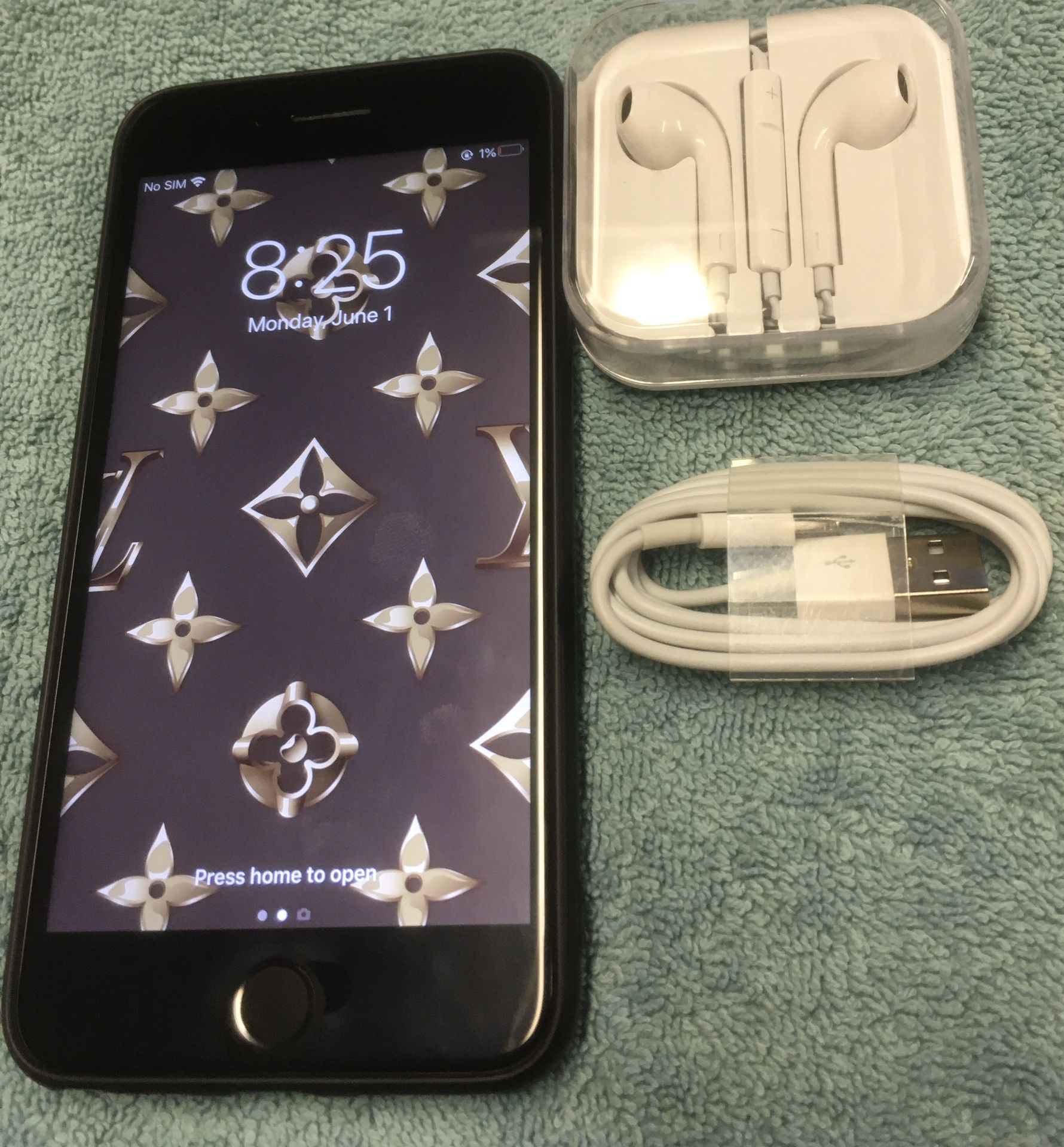 256GB IPHONE 7 PLUS WITH ACCESSORIES