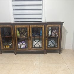 Consola Clásica  De Madera Original Con Decoración De Metal Está Como Nueva  