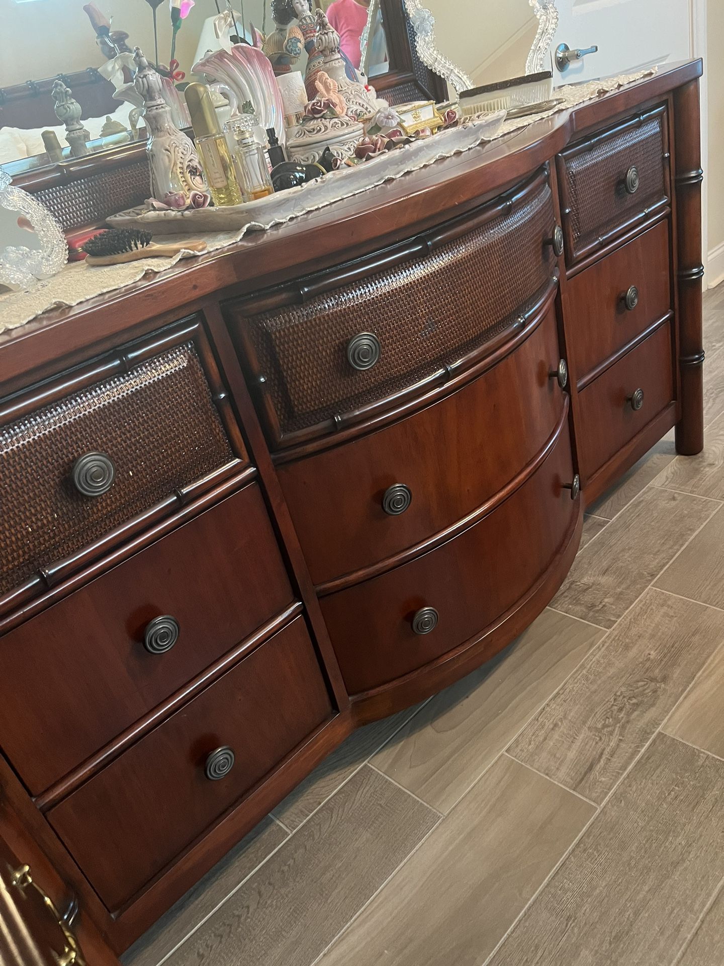 Solid Wood 6 peice bedroom Set.