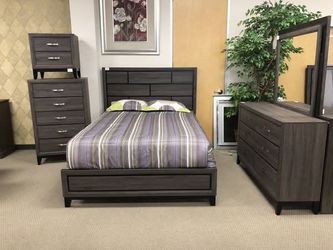 BRAND NEW QUEEN SIZE 5 PIECE BED SET 