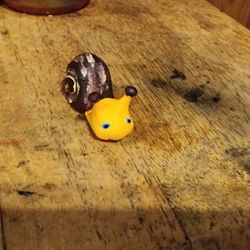 iPhone 12 and Samsung Galaxy ultra 23 Snail keychain phone stand