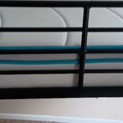 2 Twin Canopy Beds 