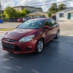 Ford Focus SE (33 MPG)