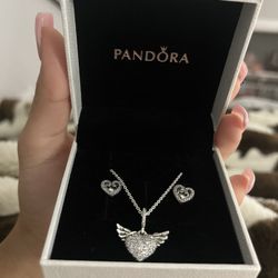 Pandora necklace and earrings set 