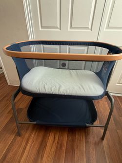 Maxi Cosi Bassinet with Sheets