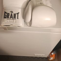 14 Oz Boxing Gloves Made From Authentic Cow Leather