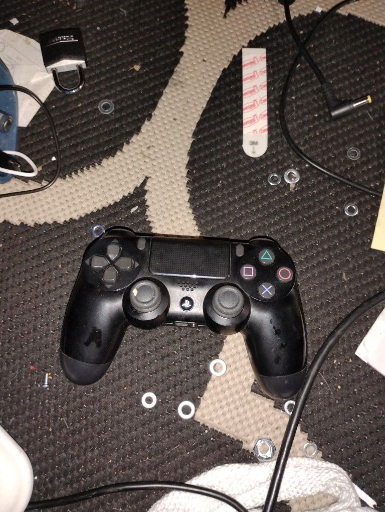 PS4 Controller (Sony)