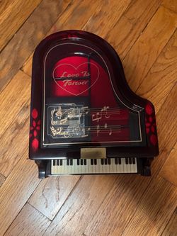 Vintage Kings Grand Piano Jewelry Winding Musical Box