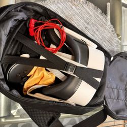 Like New Meta Quest 3S. $250. Bundle 