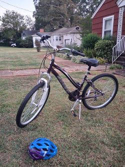 Like New, 17" Schwinn 'Clear Creek' hybrid / comfort bike 26" wheels
bicycle type: hybrid/comfort