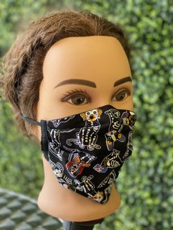 Adjustable dog skull mask