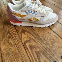 Women’s Reebox Classic Leather Running Size 9
