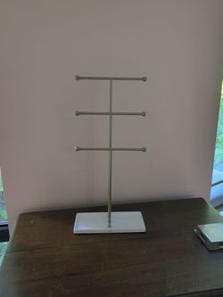 Umbra Jewelry Stand - white and silver