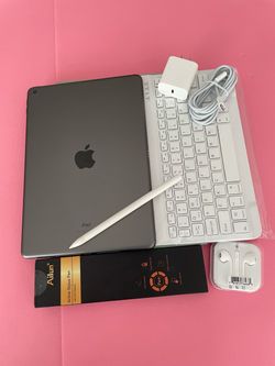 Apple IPad 8th Generation (10.2” Retina /Latest iOS 26/ 2020 model) 32GB with stylus pen, keyboard & Accessories