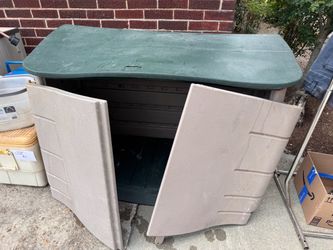 Rubbermaid Outdoor Storage Cabinet