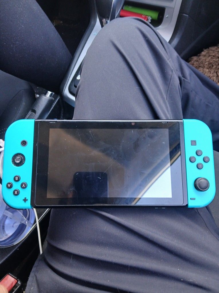 Used NINTENDO SWITCH