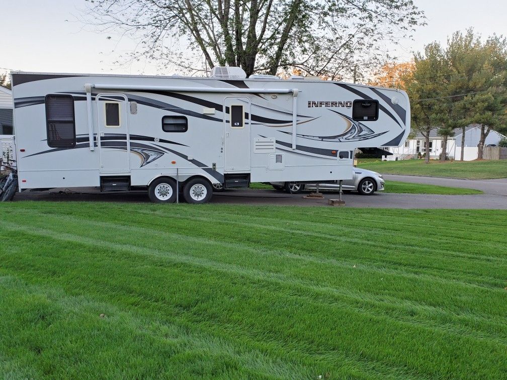 29 Foot KZ Inferno 2910 Toy Hauler Fifth Wheel Camper.