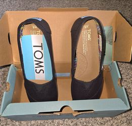 $20 NEW TOMS SIZE 8