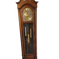 Howard Miller grandfather clock Barwick Westminister Chime model # 4882 Floor Clock Analog Display Adjustable Levelers Vertical Home Decor