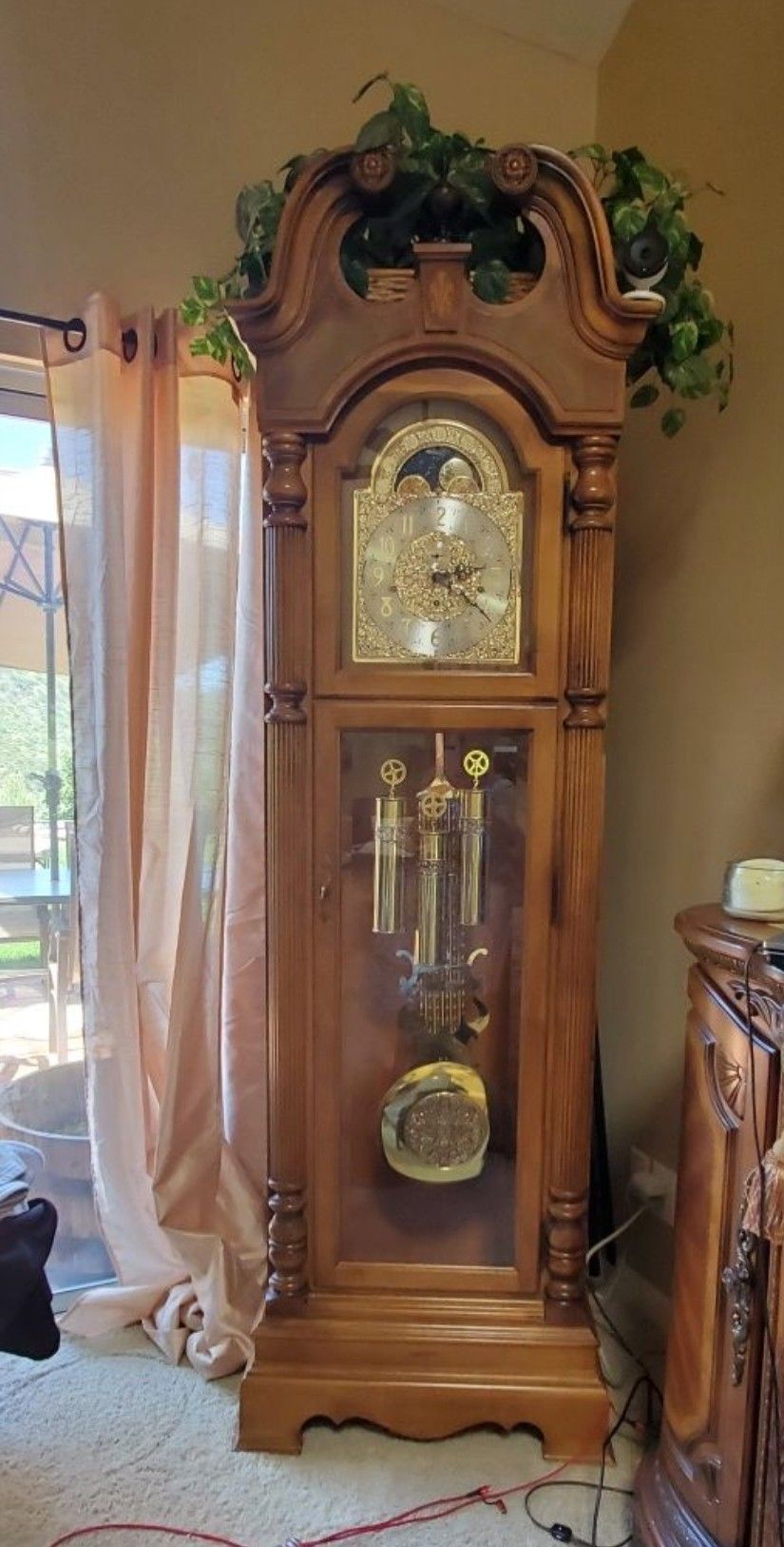 Howard Miller Grandfather Clock "Raymour" Broadmour