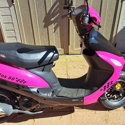 Barely Ridden 49cc Moped/Scooter Gorgeous
