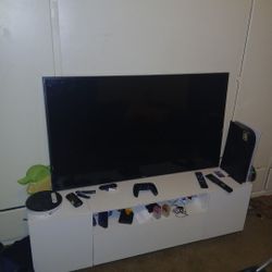 42 inch TV works Comes with remote Don't need it no more