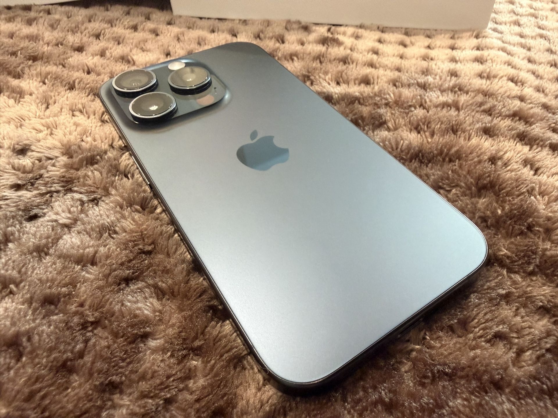 Apple iPhone 15 Pro 256GB Unlocked (Like NEW)