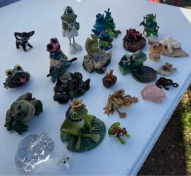 Collectible frog figurines