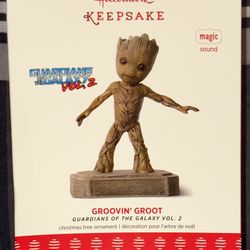 Hallmark Keepsake “Groovin’ Groot” (Guardians of the Galaxy Vol. 2) – Magic Sound Ornament