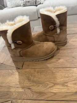 Kids UGGS boots with Bailey Button