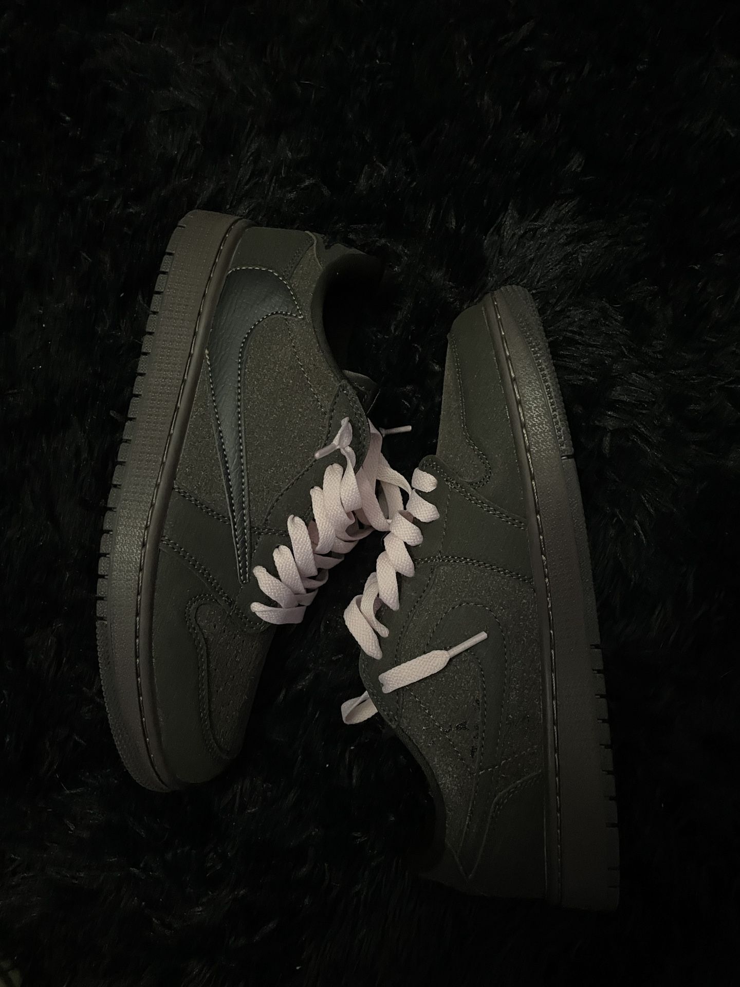 Travis Scott Jordan 1s