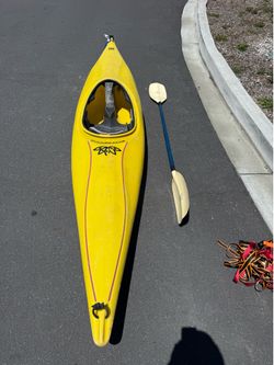 Perception Pirouette Yellow Kayak with Paddle