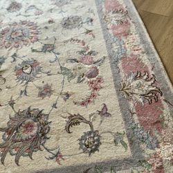 Persian Carpet Hand knotted with special colors of natural silk fiber (5’x6.5’)
