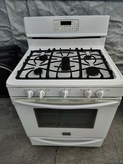 Frigidaire gallery gas convention stove