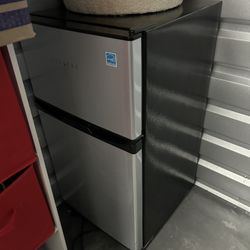 $80 Dollar Mini Fridge