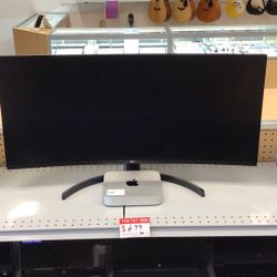 Apple Mac Mini With The M1 Processor, 8gb Of Ram And 500gb Hd. Comes With Curved Monitor, Keyboard, Mouse And Webcam! Layaway Available.