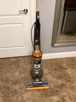 🔥 Dyson Ball Multifloor 2 Vacuum – Powerful & Reliable! 🔥