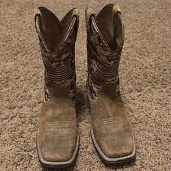 Boys ariat boots size 1