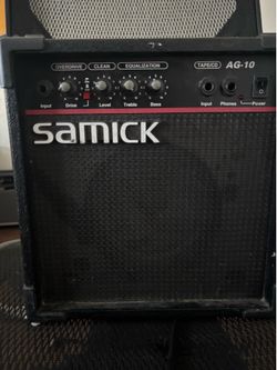 Samick AG-10 compact practice guitar amplifier