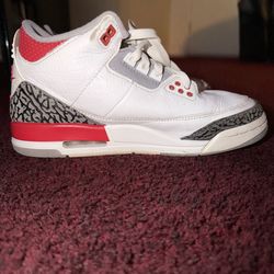 Jorden  3 retro mid fire red size 6.5