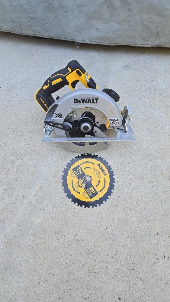Dewalt 20v Circular Saw Brushless XR Brand New Tool Only Includes Blade 