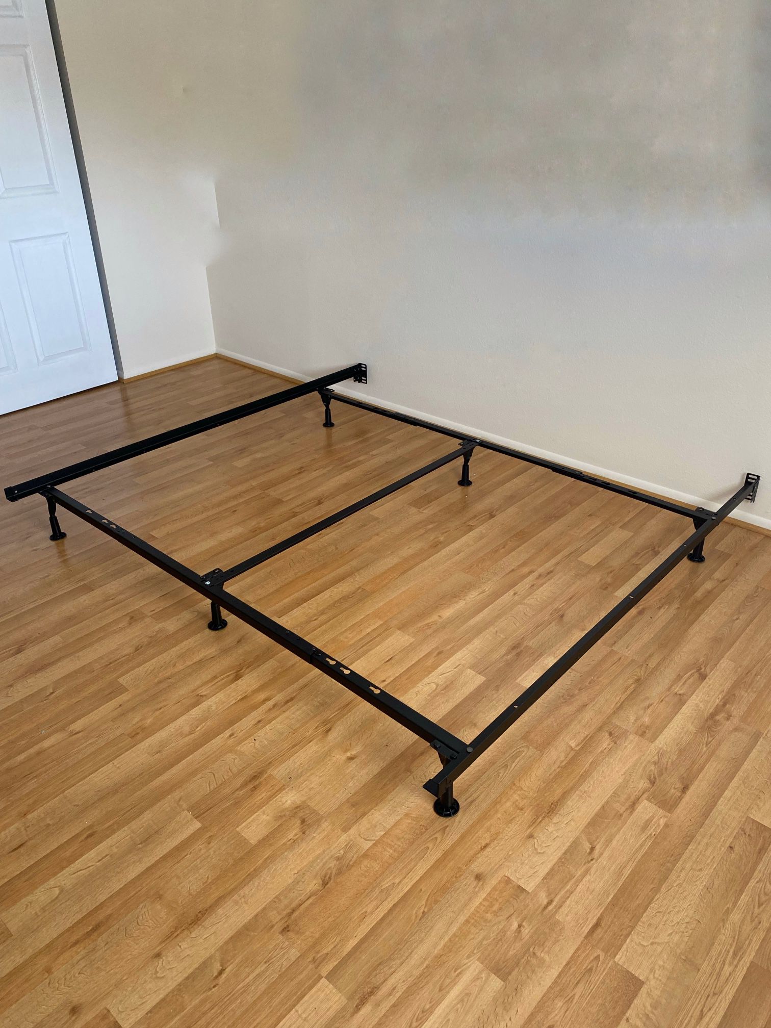 Metal Bed Frame Adjustable To Queen/King/Cal King Size Holds Up To 2000 lb. Distributed Weight 70” L. Delivery Available