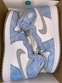 Jordan 1 Retro High Hyper Royal