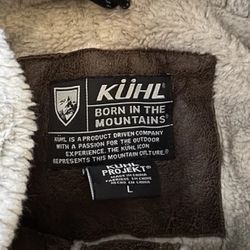 With an ideal balance of style and utility, the ARKTIK™ Jacket delivers that winter versatility you’re looking for. The durable waxed body fabric ease