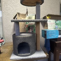 6ft Cat Tower (Carpet )