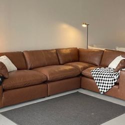 Brown Leather Sectional, Seccional, Couch// Delivery Available 