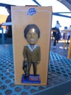 Fernando Valenzuela Ontario tower Buzzers 2026 sga bobblehead, New