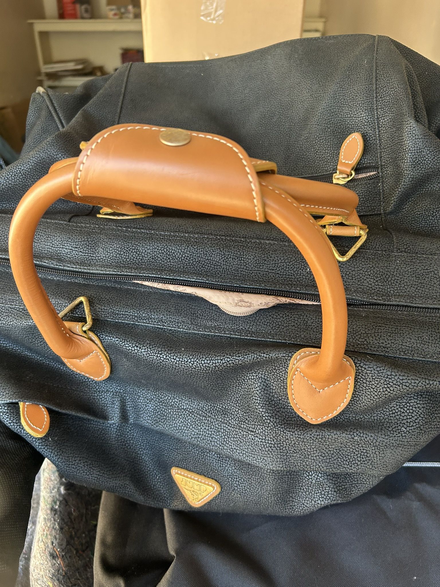 Jump Leather Strap Bag.